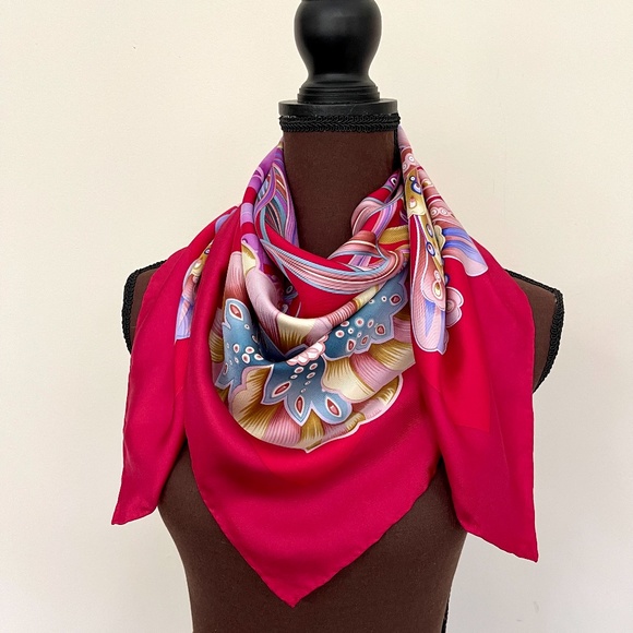 New Salvatore Ferragamo Scarf Flowers Garden Purple Red Burgundy Silk Wrap - Picture 9 of 14